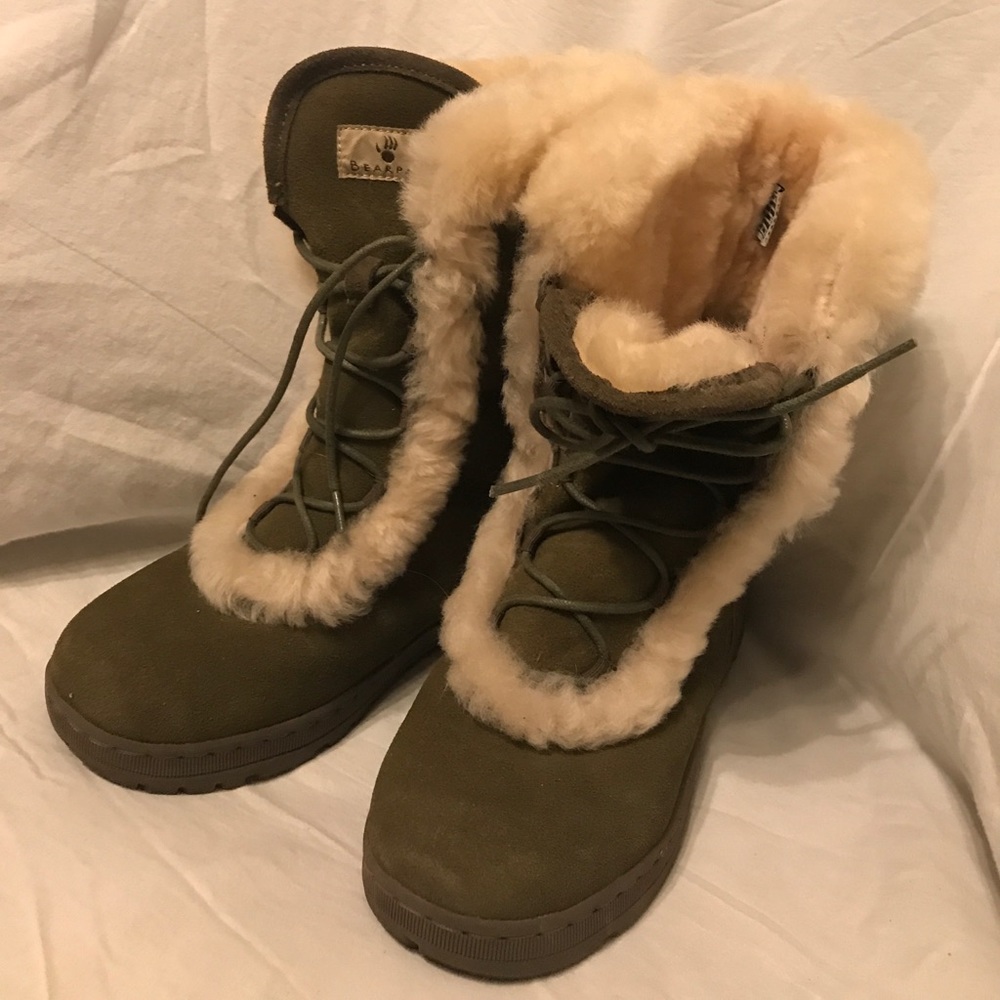 like New Bearpaw fluffy boots